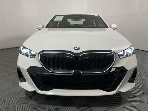 2025 BMW 530 530i