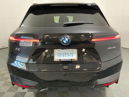 2025 BMW iX xDrive50