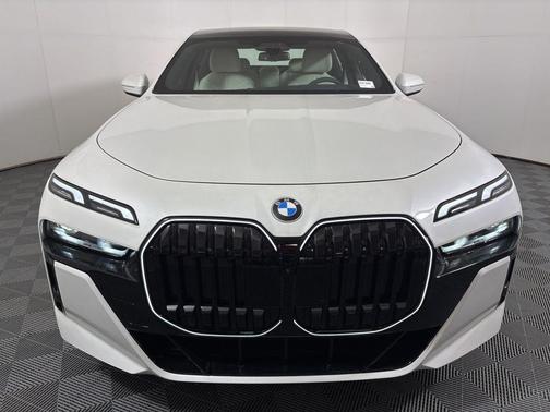 2025 BMW 760 xDrive
