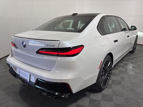 2025 BMW 760 xDrive