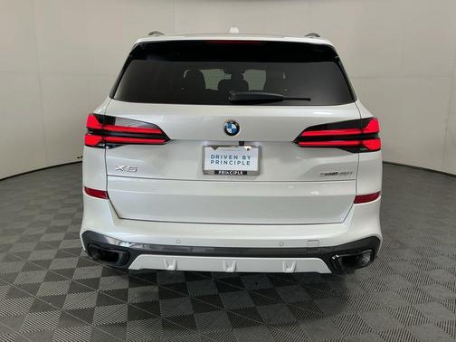 Mineral White Metallic 2026 BMW X5 sDrive40i