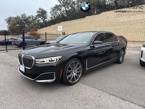 2022 BMW 740 i