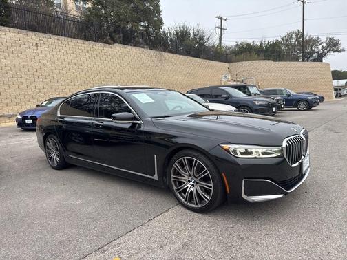 2022 BMW 740 i