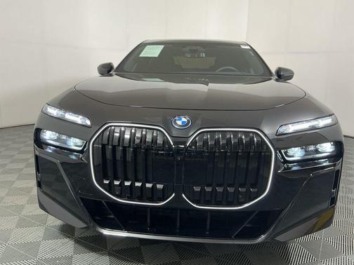 2025 BMW 750e i xDrive