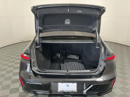 2025 BMW 750e i xDrive