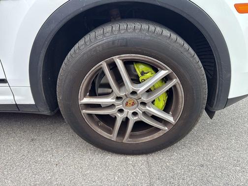 White 2016 Porsche Cayenne Cayenne S E-Hybrid