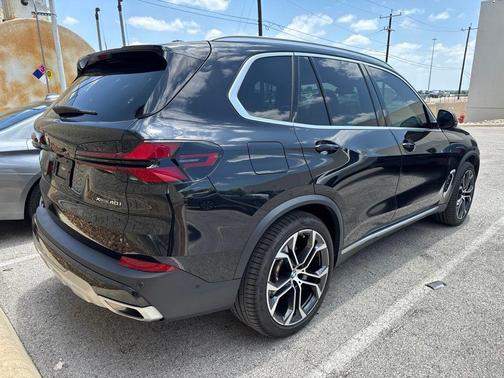 Black Sapphire Metallic 2024 BMW X5 xDrive40i