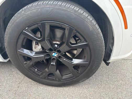 Alpine White 2025 BMW X7 xDrive40i
