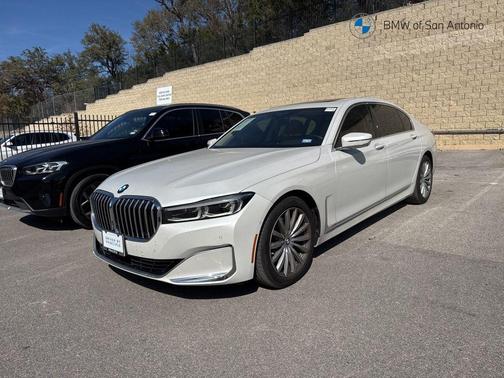 2022 BMW 740 i