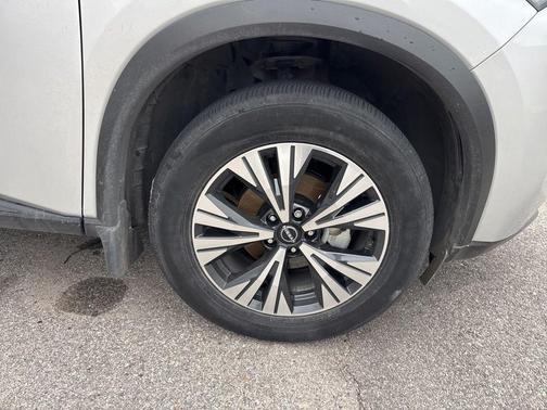Brilliant Silver Metallic 2023 Nissan Rogue SV