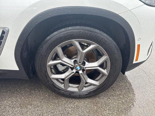 Mineral White Metallic 2024 BMW X3 sDrive30i