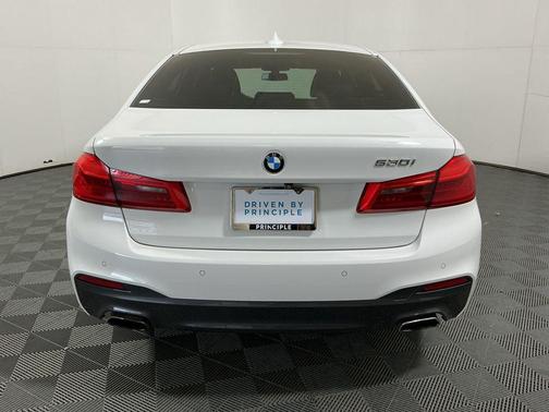 2019 BMW 530 530i