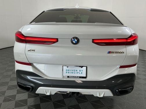 2022 BMW X6 M50i