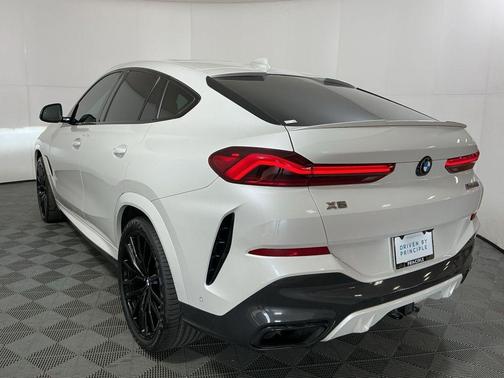 2022 BMW X6 M50i
