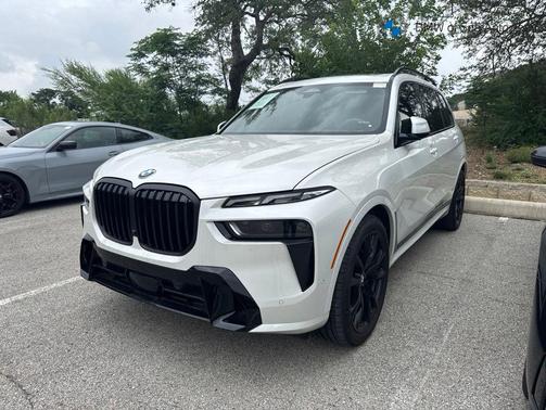 Mineral White Metallic 2025 BMW X7 xDrive40i