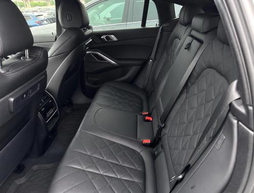 Manhattan Green Metallic 2023 BMW X6 xDrive40i