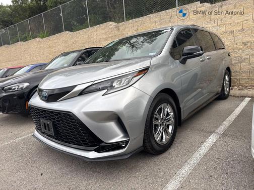 Celestial Silver Metallic 2023 Toyota Sienna XSE 7 Passenger