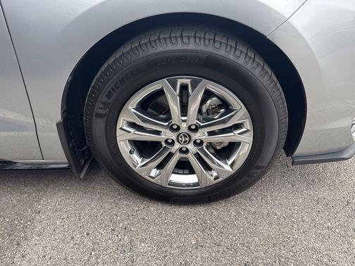 Celestial Silver Metallic 2023 Toyota Sienna XSE 7 Passenger