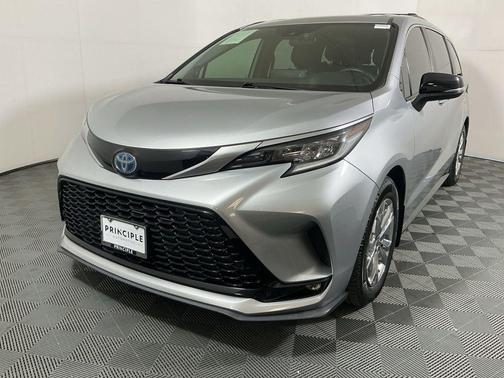 Celestial Silver Metallic 2023 Toyota Sienna XSE 7 Passenger