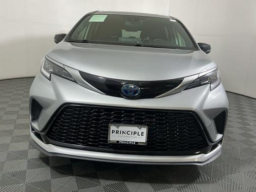 Celestial Silver Metallic 2023 Toyota Sienna XSE 7 Passenger