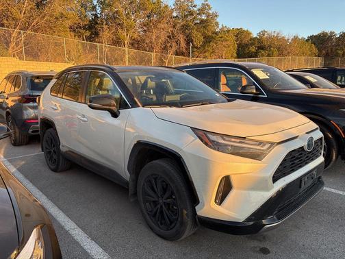 2022 Toyota RAV4 Hybrid SE