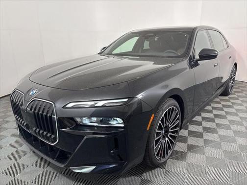 2025 BMW 740 i