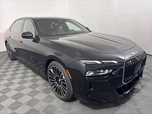 2025 BMW 740 i