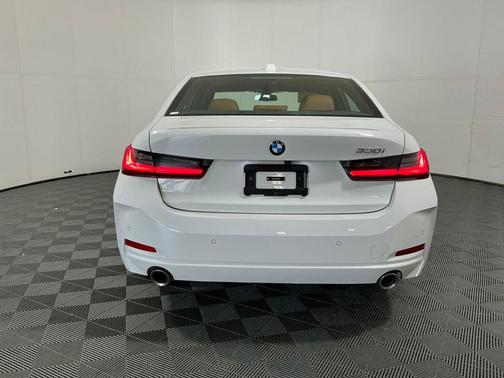 Alpine White 2025 BMW 330 330i