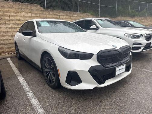 Mineral White Metallic 2024 BMW i5 M60