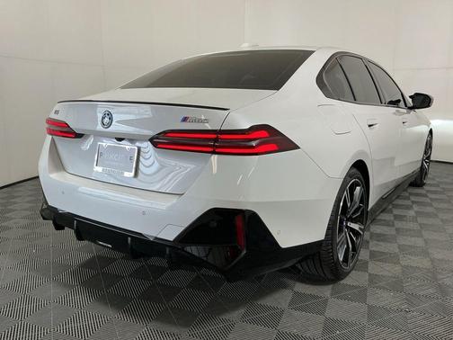Mineral White Metallic 2024 BMW i5 M60