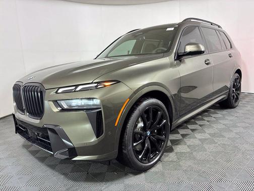 Manhattan Green Metallic 2027 BMW X7 xDrive40i