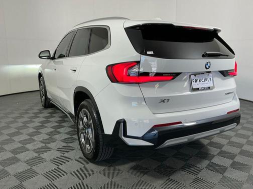 Alpine White 2024 BMW X1 xDrive28i