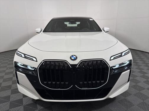 2025 BMW 740 i xDrive