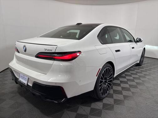2025 BMW 740 i xDrive