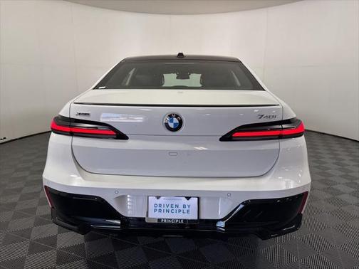 2025 BMW 740 i xDrive