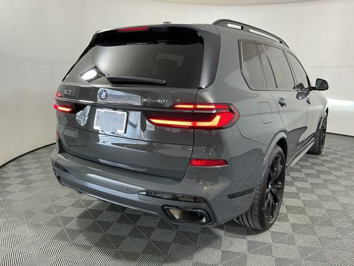 Dravit Grey Metallic 2026 BMW X7 xDrive40i