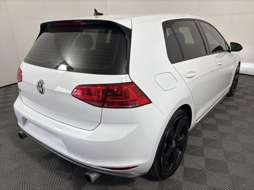 2017 Volkswagen Golf GTI 2.0T SE 4-Door