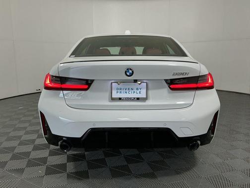 Alpine White 2026 BMW 330 330i