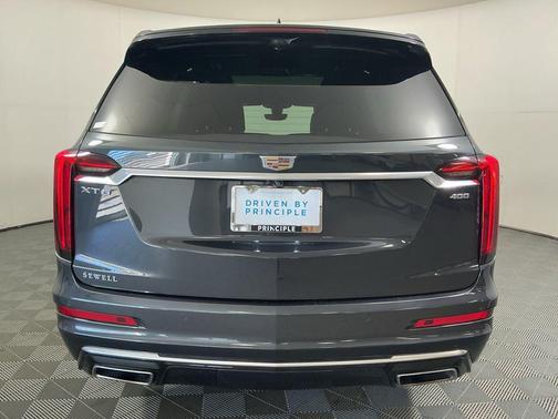 2022 Cadillac XT6 Premium Luxury FWD