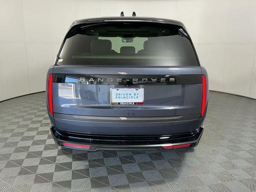 2025 Land Rover Range Rover P530 SE