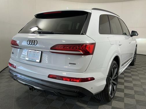 2021 Audi Q7 55 Premium Plus