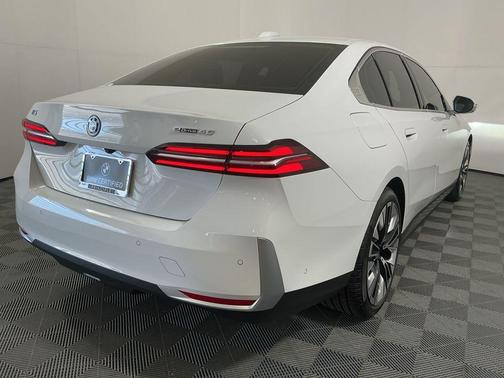 2025 BMW i5 eDrive40