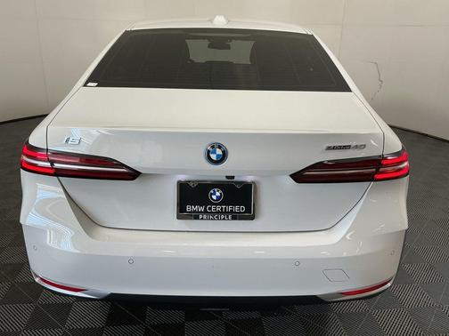 2025 BMW i5 eDrive40