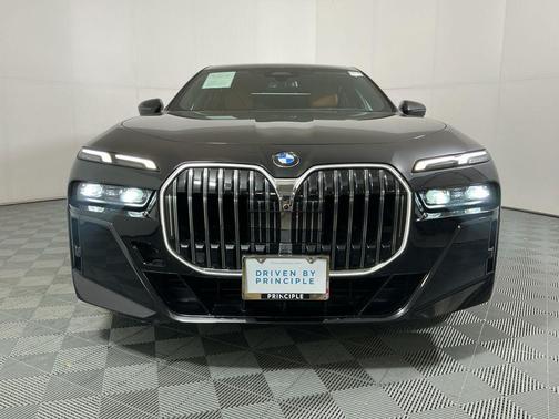 Black Sapphire Metallic 2023 BMW 740 i