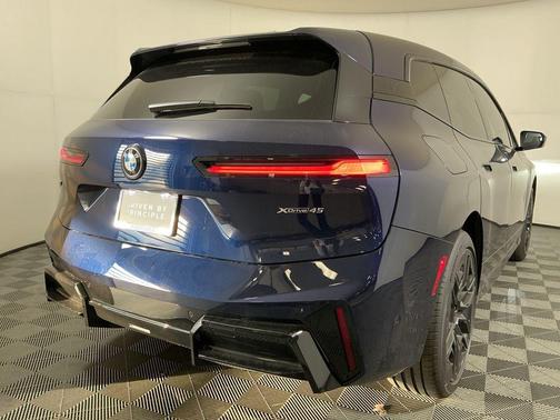 2026 BMW iX xDrive45