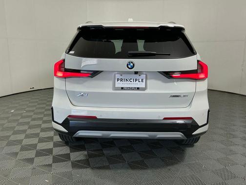 Alpine White 2025 BMW X1 xDrive28i
