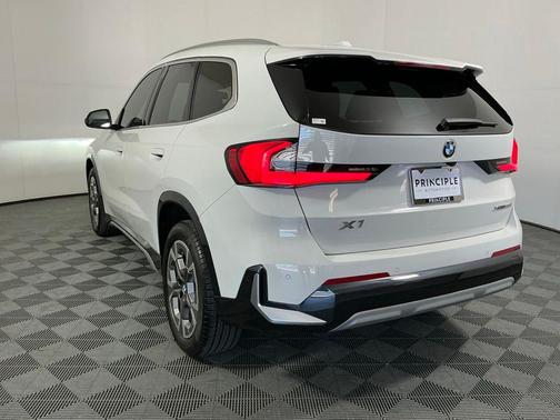 Alpine White 2025 BMW X1 xDrive28i