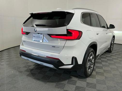 Alpine White 2025 BMW X1 xDrive28i