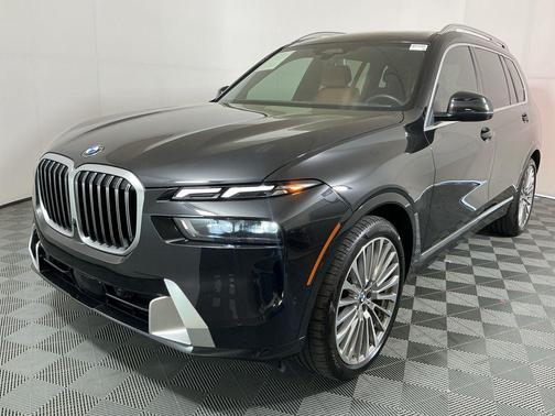 Black Sapphire Metallic 2025 BMW X7 xDrive40i