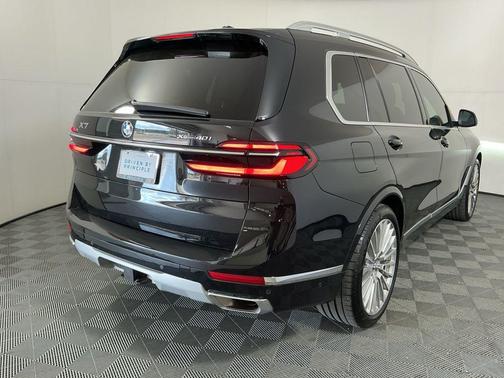 Black Sapphire Metallic 2025 BMW X7 xDrive40i